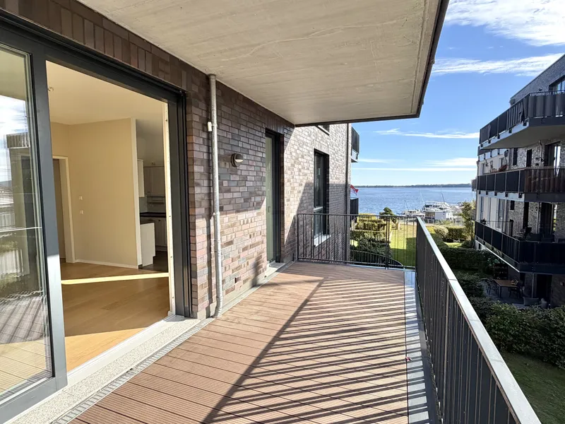 Frisch renovierte 3-Zimmer-Wohnung mit Seeblick, Privatstrand und Seezugang — photo 1